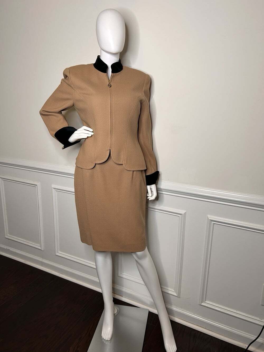Vintage Christian Dior Women’s 2pc. Suit, Tan, With Blk. Trim, Sz.12, Circa 90’s - Picture 5 of 16